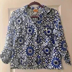 6P gorgeous blue and white button up blouse